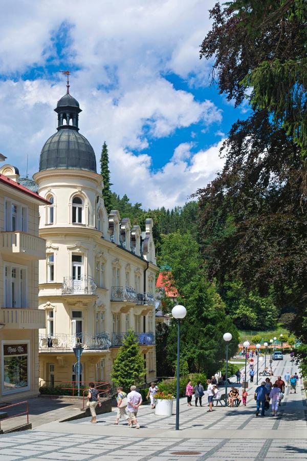 Villa Dagmar Luhačovice Exteriör bild