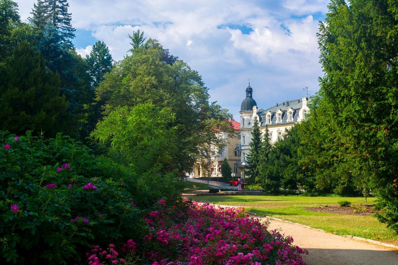 Villa Dagmar Luhačovice Exteriör bild