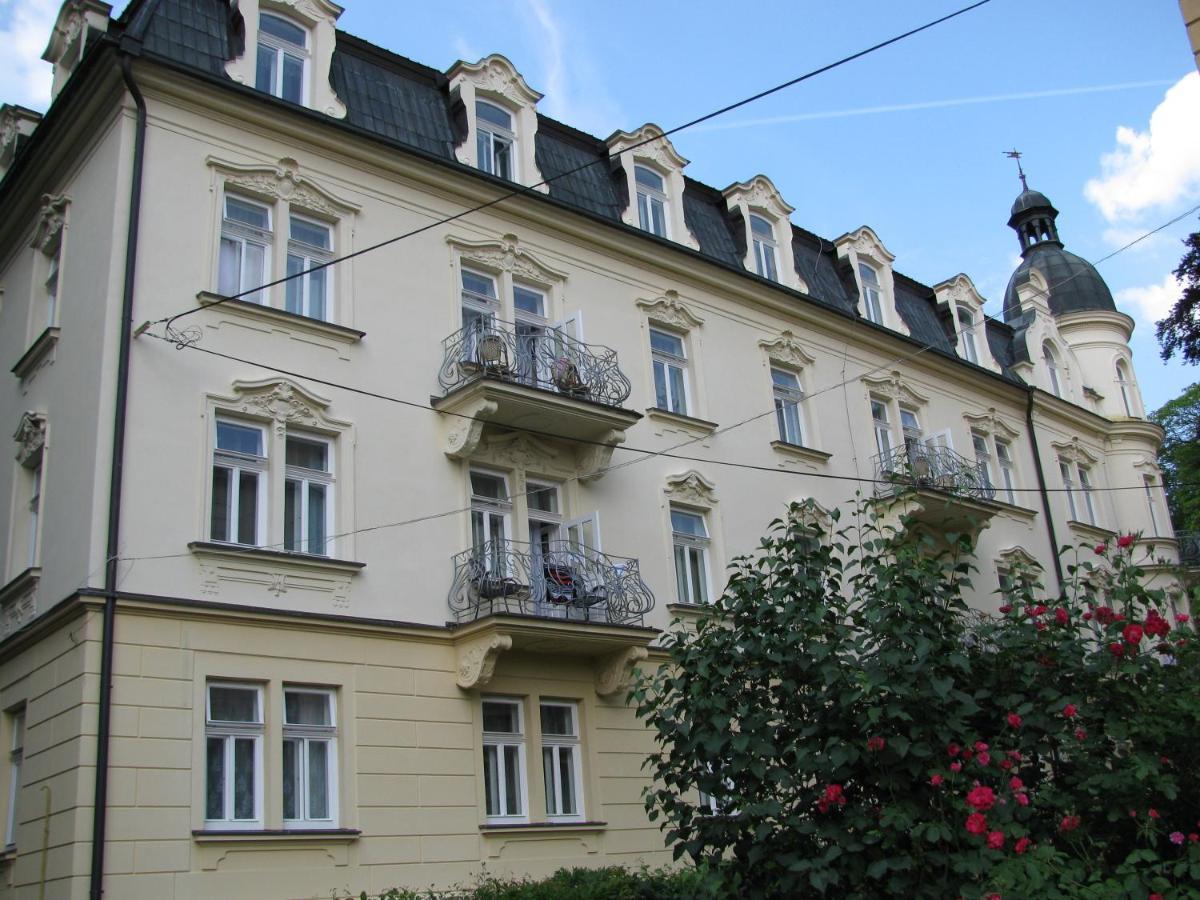 Villa Dagmar Luhačovice Exteriör bild