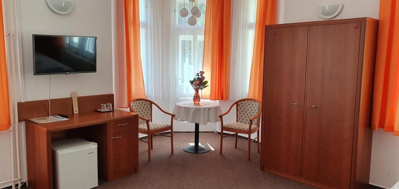 Villa Dagmar Luhačovice Exteriör bild