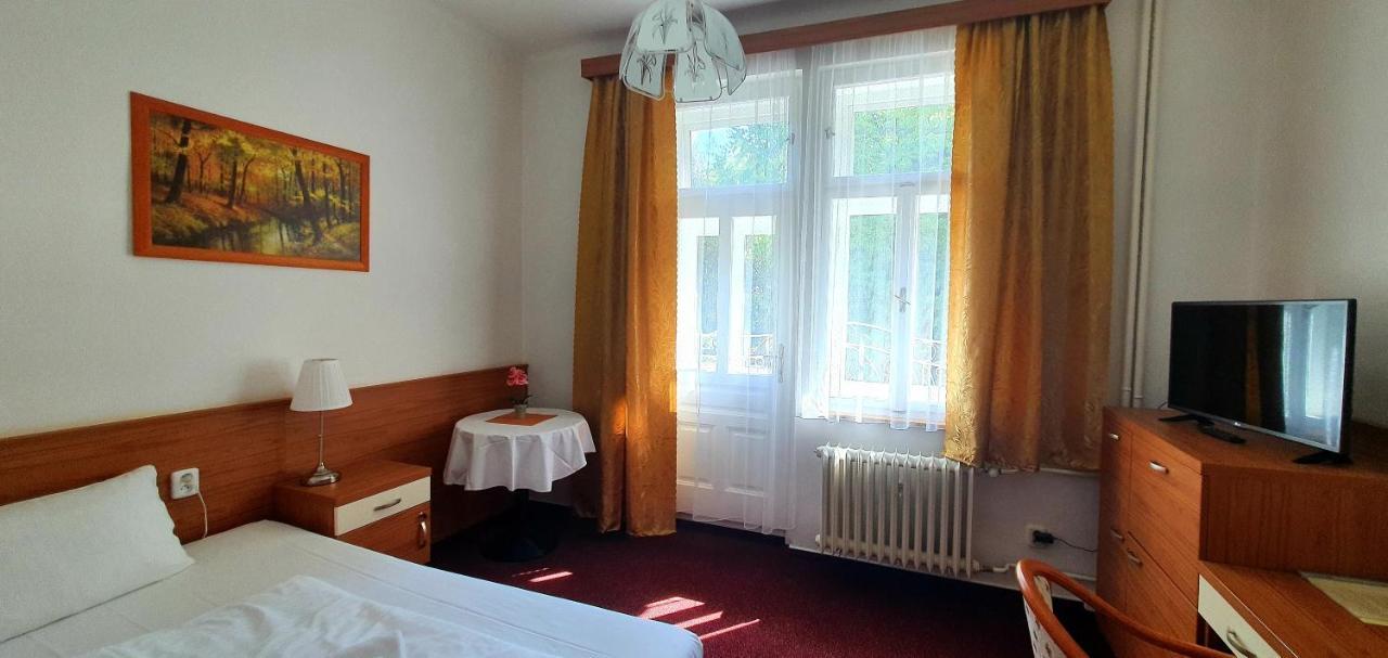 Villa Dagmar Luhačovice Exteriör bild